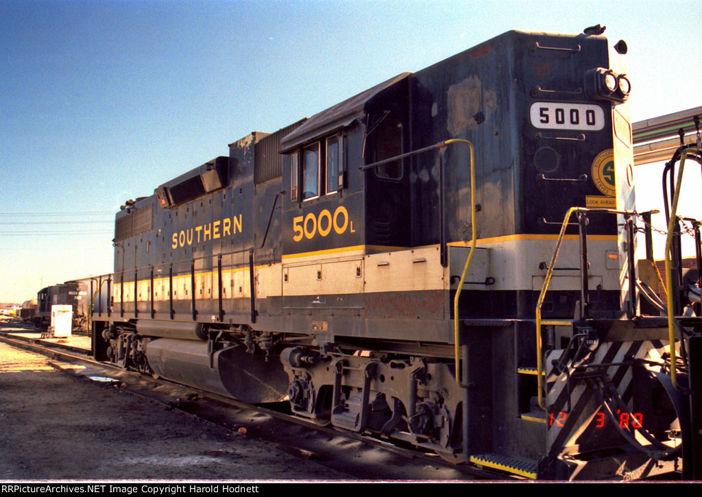 SOU 5000, the class unit of GP38-2's